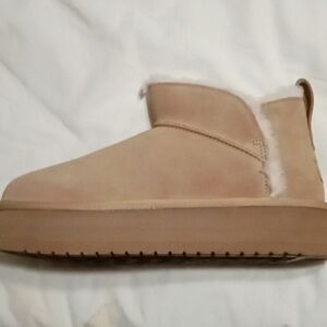 UGG woman's size 9 mini boot